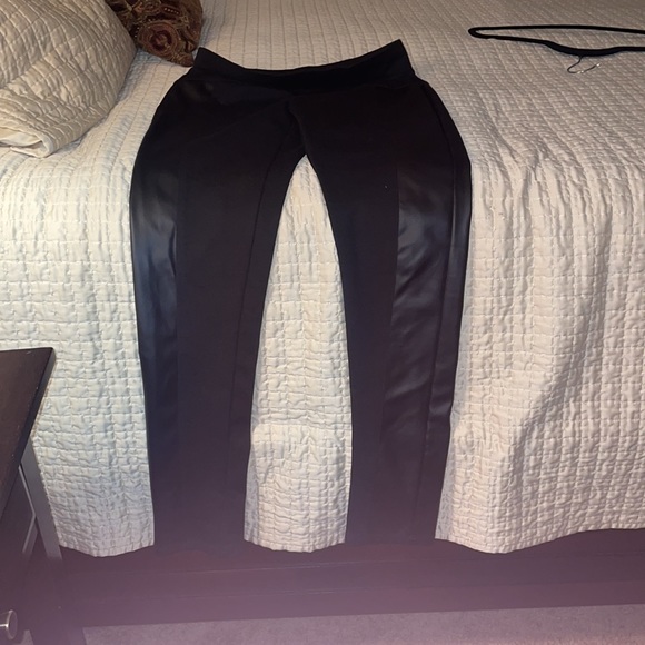 BCBG leggings with leather side strap - Picture 4 of 4